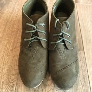 Adorable wedge booties